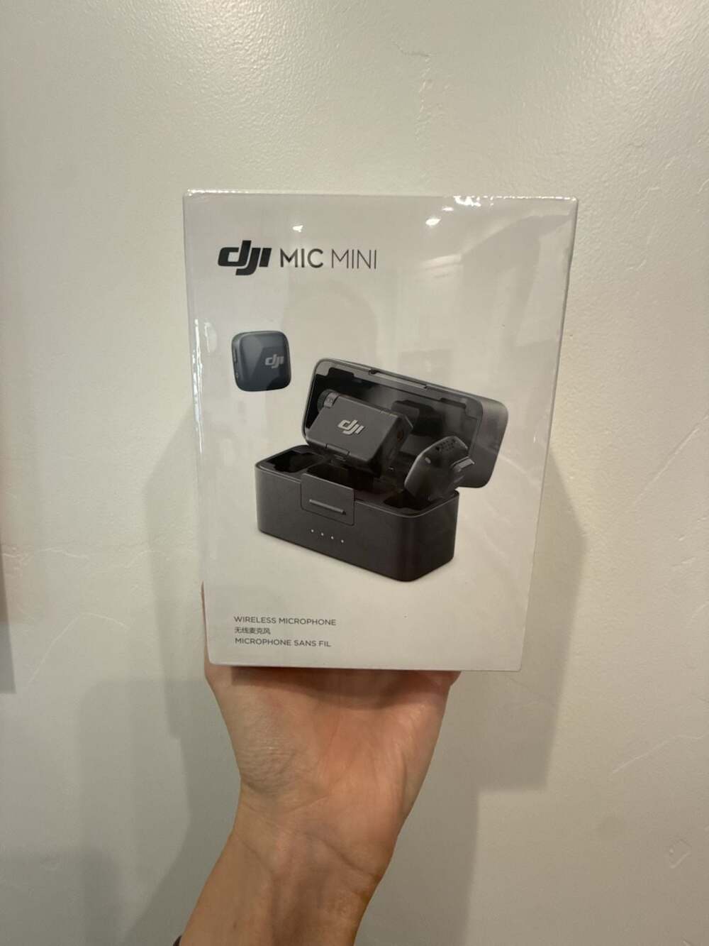 DJI Mic Mini Wireless Microphone System (2 TX + 1 RX + Charging Case)
